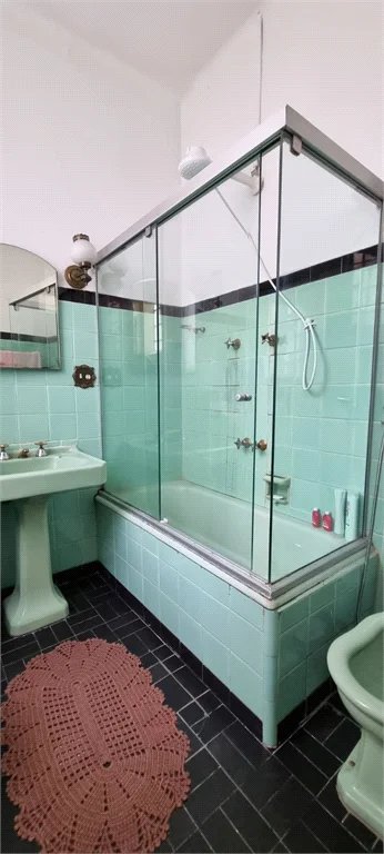 Sobrado à venda com 4 quartos, sendo 1 suíte, em Água Branca, São Paulo, SP