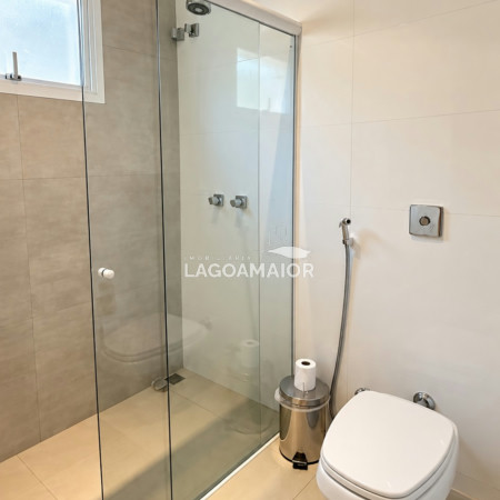 Casa à venda com 4 quartos, sendo 3 suítes, no condomínio Portal das Àguas, Três Lagoas - MS