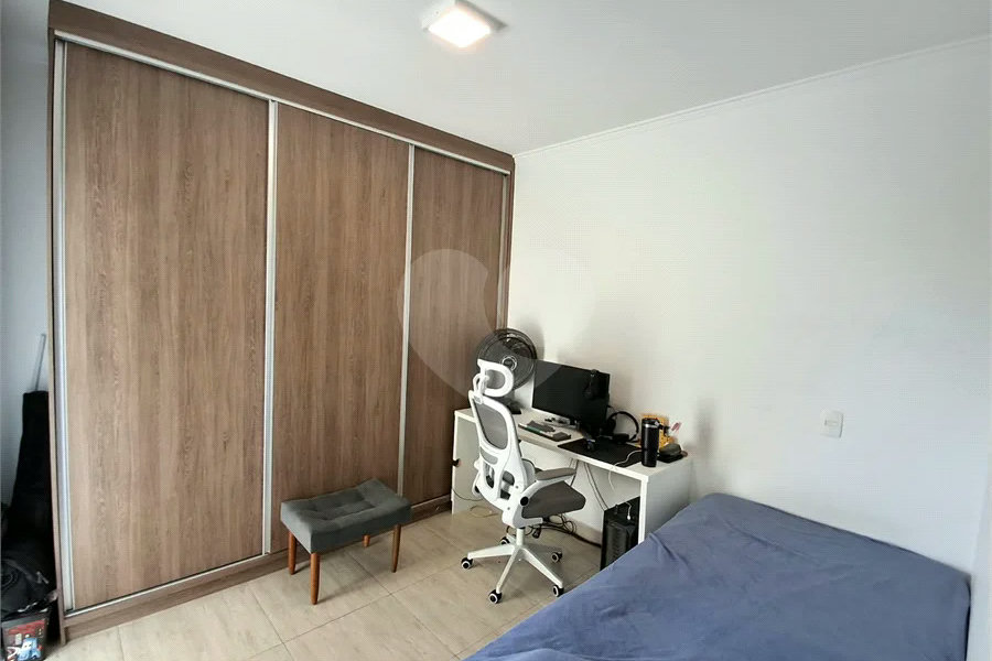 Casa à venda com 3 quartos, sendo 1 suíte, no condomínio Vila Arnoni, São Paulo - SP