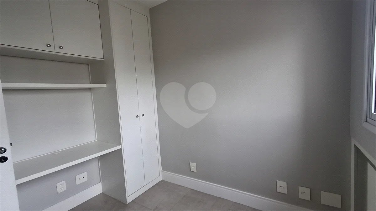 Apartamento com 2 vagas no Campo Belo