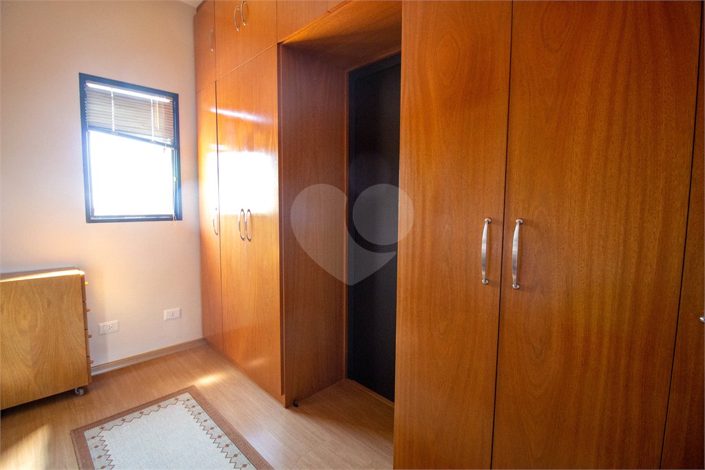 Sobrado à venda com 5 quartos, sendo 3 suítes, no Centro, São Roque, SP