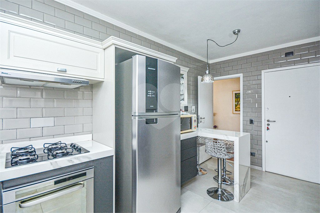 Apartamento à venda com 3 quartos, sendo 1 suíte,  em Moema, São Paulo, SP