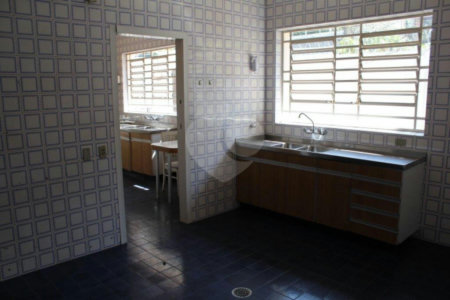 Casa Térrea à venda ou para alugar com 6 suítes em Vila Tramontano, São Paulo, SP