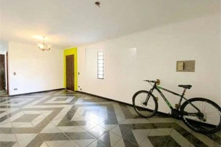 Sobrado à venda com 4 quartos em Vila Ipojuca, São Paulo, SP
