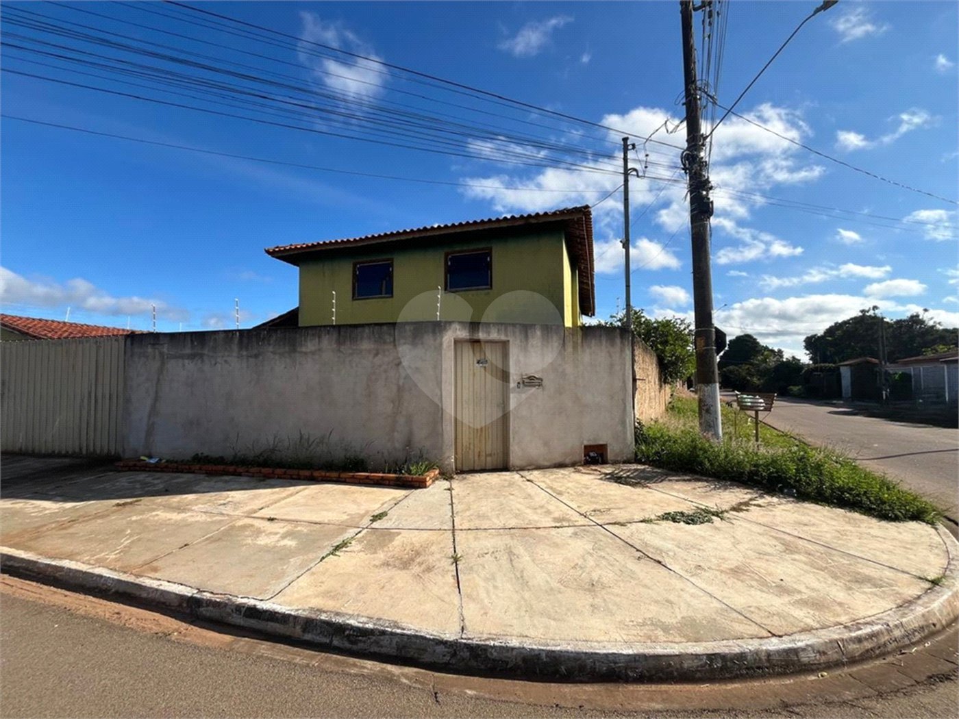 Sobrado à venda com 4 quartos, sendo 1 suíte, em Estância Conceição, Itapetininga, SP