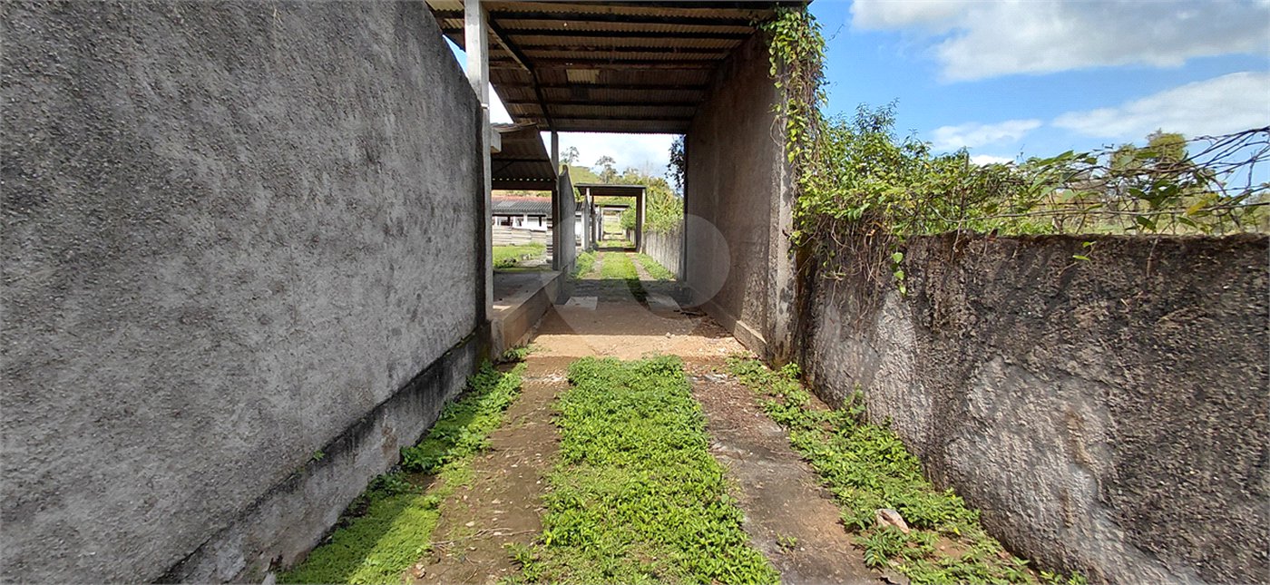 Terreno à venda com 3 suítes em Bazílio, Rio Bonito, RJ