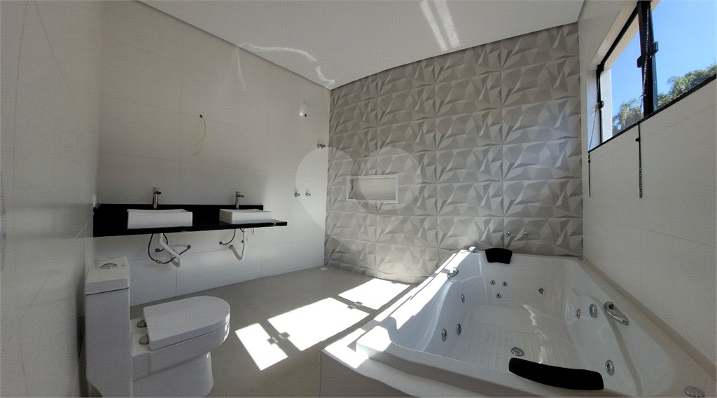 Casa à venda com 4 suítes no condomínio Sausalito, Mairiporã - SP