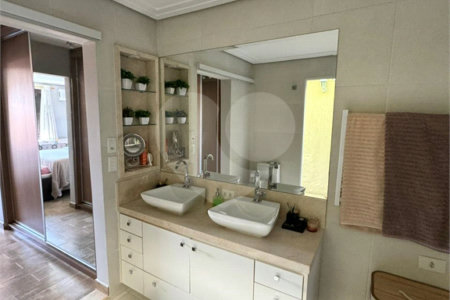 Casa à venda com 3 quartos, sendo 1 suíte, no condomínio Residencial Jardim das Flores 1510, Cotia - SP