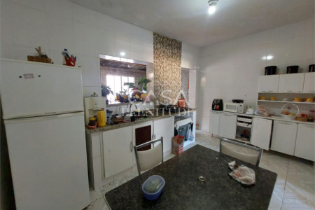 Sobrado à venda com 4 quartos em Vila Augusta, Sorocaba, SP