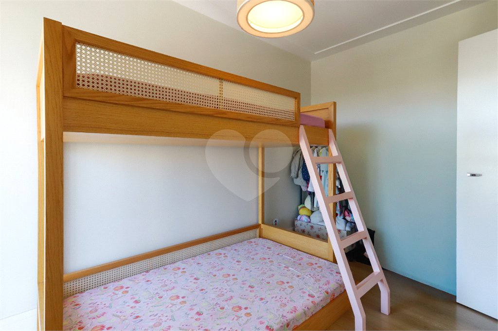 Apartamento à venda com 3 quartos, sendo 1 suíte,  em Vila Anastácio, São Paulo, SP