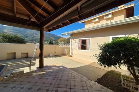 Casa à venda com 3 quartos, sendo 1 suíte, em Retiro das Fontes, Atibaia, SP