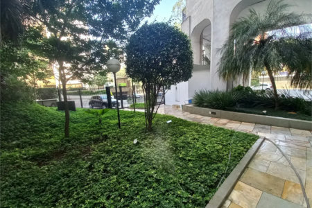 Apartamento à venda com 3 quartos, sendo 1 suíte,  em Vila Andrade, São Paulo, SP