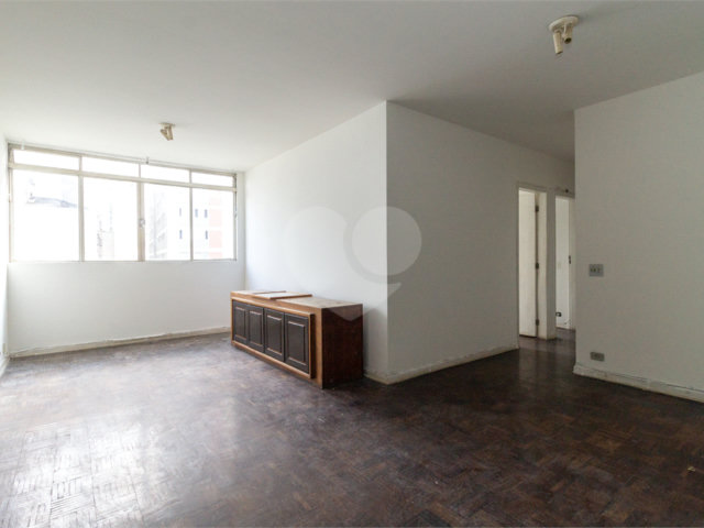Apartamento à venda com 3 quartos, sendo 1 suíte,  em Jardim América, São Paulo, SP