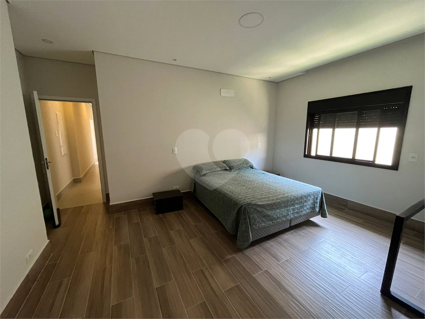 Casa à venda com 4 suítes no condomínio Figueira Garden, Atibaia - SP