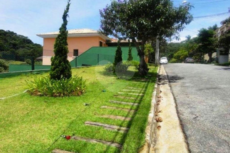 Casa à venda com 4 quartos, sendo 3 suítes, no condomínio Residencial Jardim Itatinga, São Paulo - SP