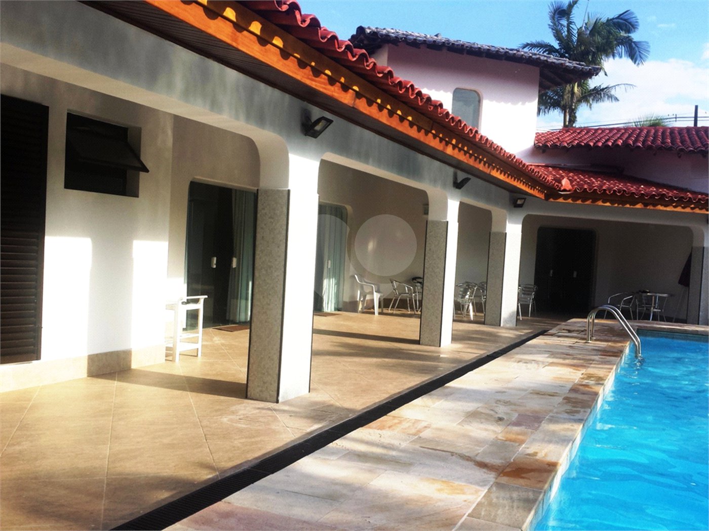 Casa à venda com 8 quartos, sendo 6 suítes,  no condomínio Acapulco, Guarujá - SP