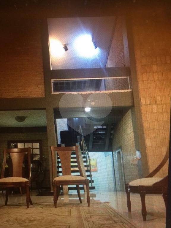 Sobrado à venda com 4 quartos, sendo 2 suítes, em Jaraguá, São Paulo, SP