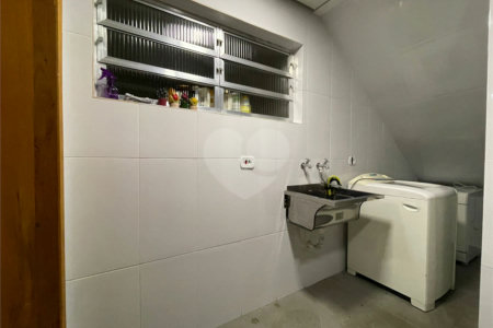 Sobrado à venda com 5 quartos, sendo 1 suíte, em Alto da Boa Vista, São Paulo, SP
