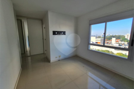 Apartamento à venda com 3 quartos, sendo 1 suíte,  em Jardim Olympia, São Paulo, SP