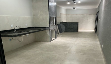 Casa à venda com 2 quartos, sendo 1 suíte, no condomínio Residencial Jardim, Sorocaba - SP