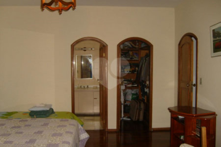 Casa à venda ou para alugar com 4 quartos, sendo 2 suítes,  no Centro, Vinhedo, SP