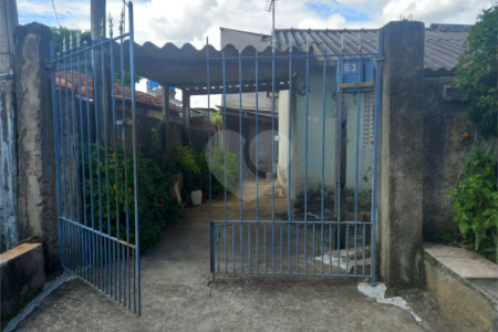 Casa à venda em Atibaia com edícula e outras construções nos fundos, ótimo para investidores, excelente localização