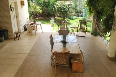 Casa à venda com 3 quartos, sendo 1 suíte, no condomínio Picollo Villaggio, Louveira - SP