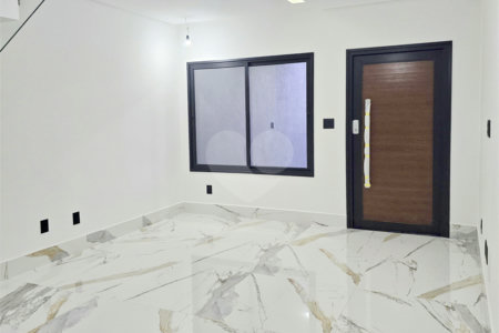 Sobrado à venda com 4 quartos, sendo 2 suítes,  em Vila Monumento, São Paulo, SP