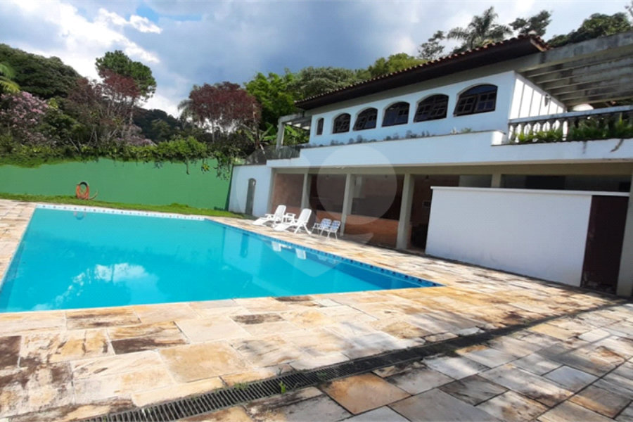Casa à venda com 6 quartos, sendo 5 suítes, em Roseira, Mairiporã, SP