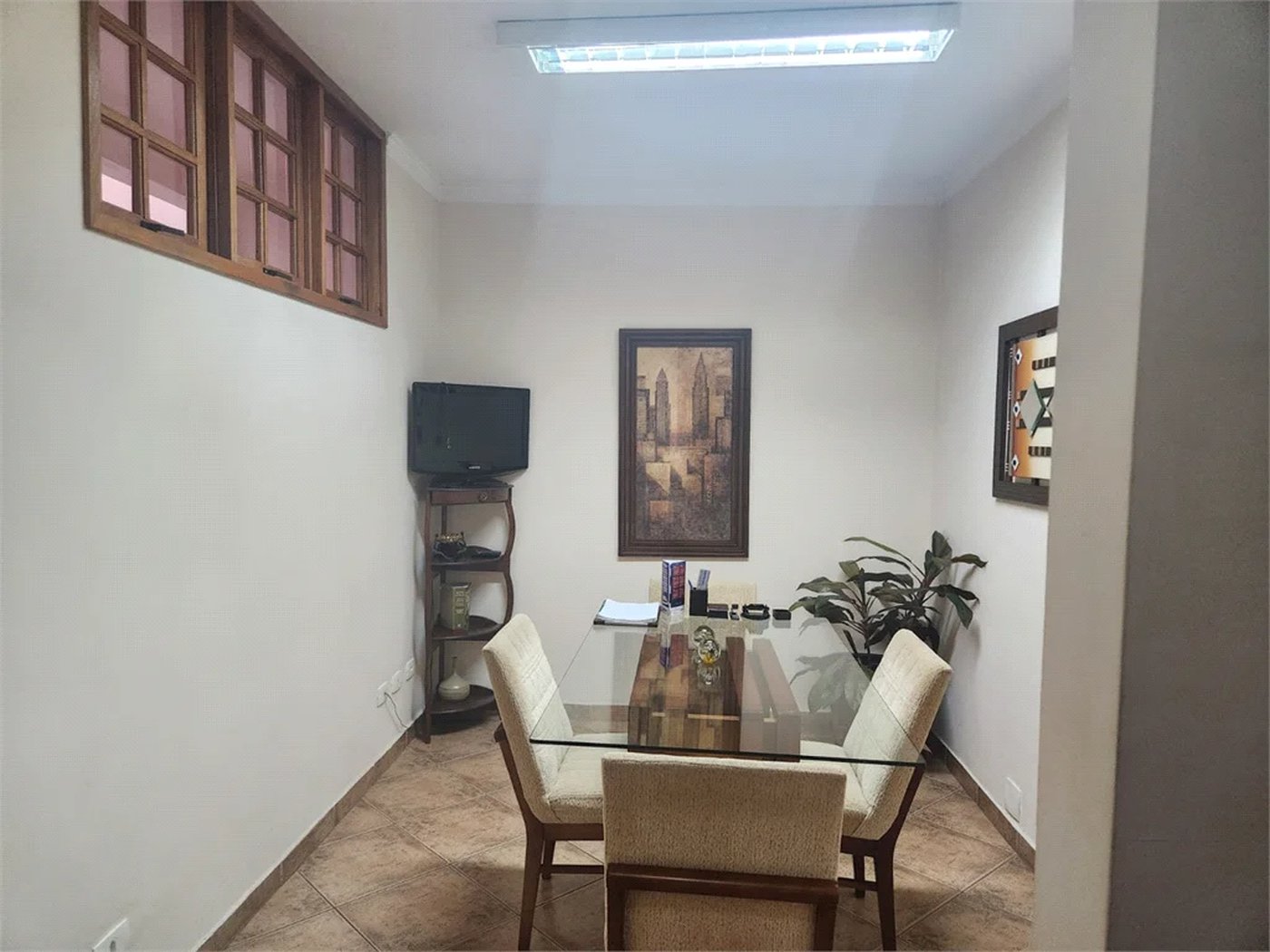 Sobrado à venda com 4 quartos, sendo 1 suíte, em Água Branca, São Paulo, SP