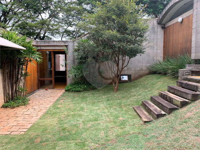 Casa à venda com 5 quartos, sendo 3 suítes,  em Morumbi, São Paulo, SP