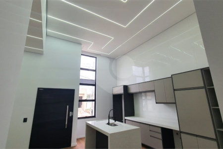 Casa à venda com 3 quartos, sendo 1 suíte, no condomínio Horto Florestal Villagio, Sorocaba - SP
