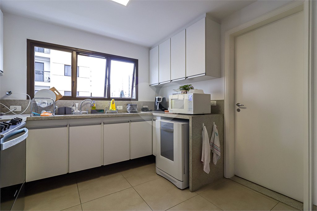 Apartamento à venda com 4 quartos, sendo 2 suítes, em Moema, São Paulo, SP