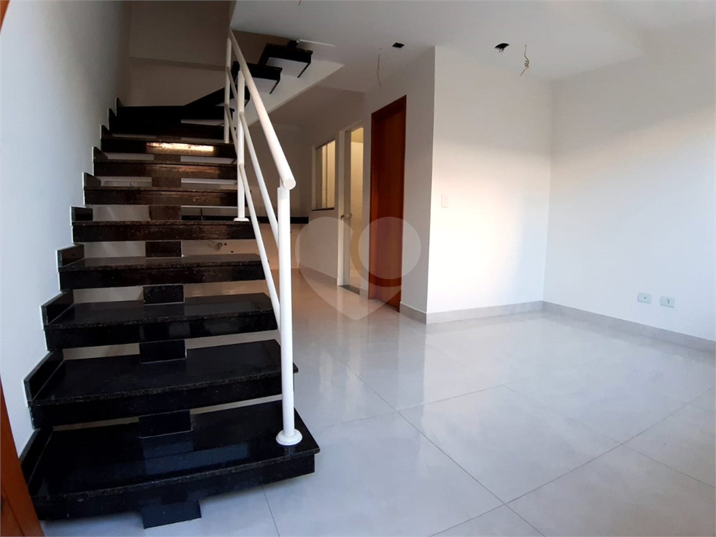 Casa para alugar com 3 quartos, sendo 1 suíte,  no condomínio Villagio DI Maria, São Paulo - SP