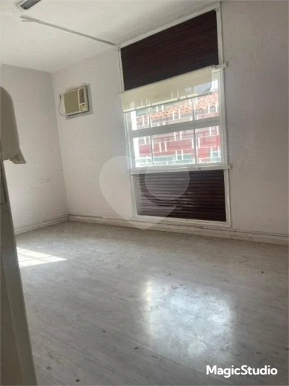 Casa comercial com 300m², 5 quartos, 2 vagas, para locação no Campo Belo!