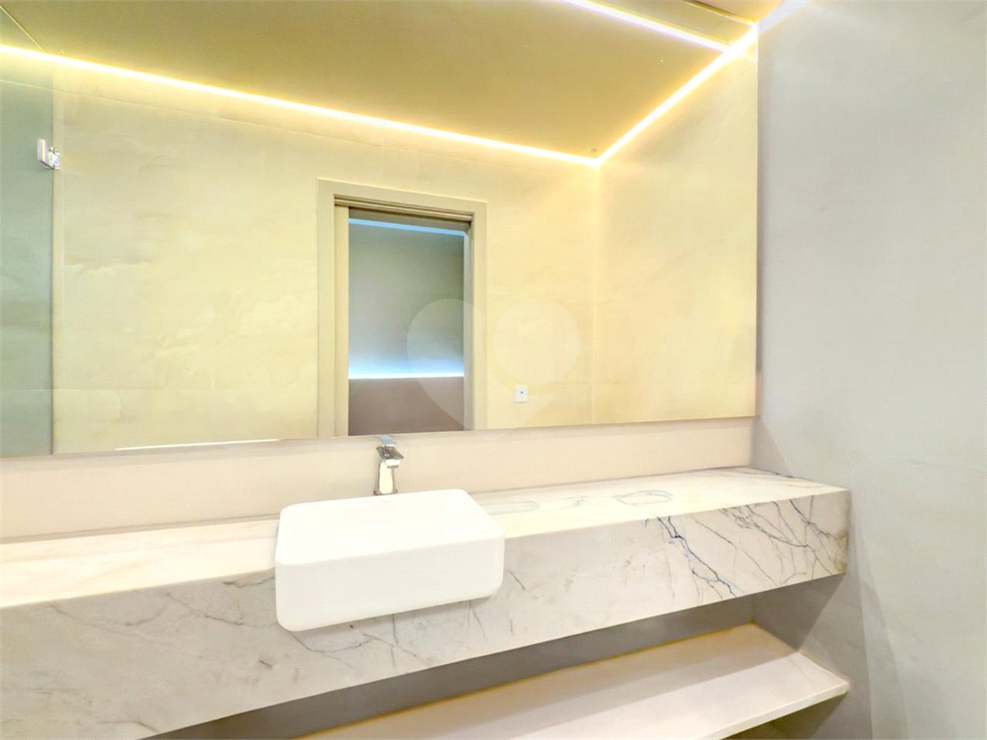 Apartamento à venda com 4 quartos, sendo 1 suíte,  em Copacabana, Rio de Janeiro, RJ