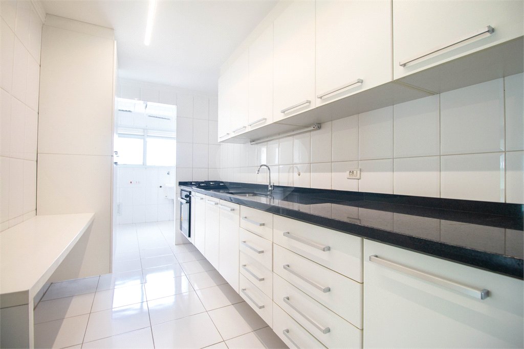 Apartamento à venda com 3 quartos, sendo 1 suíte, em Panamby, São Paulo, SP