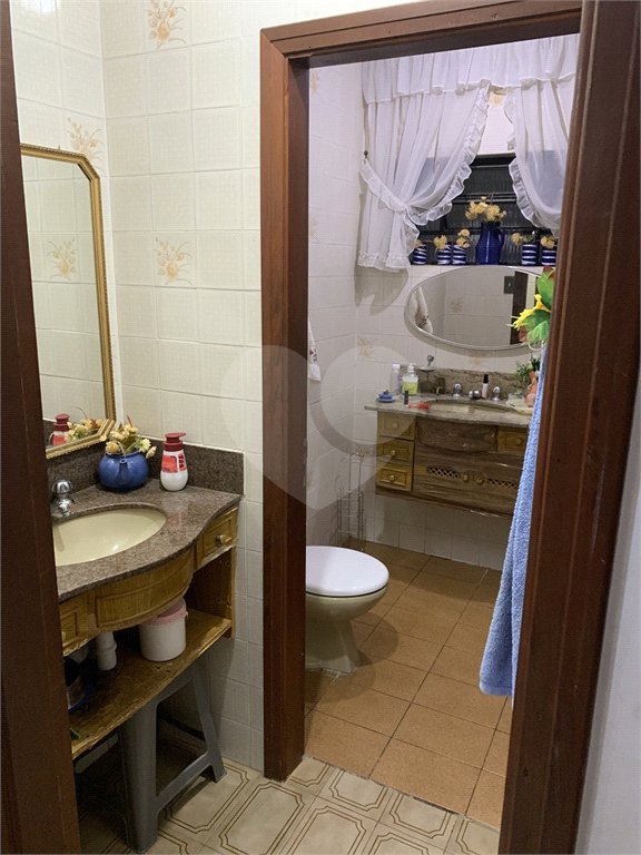 Sobrado à venda com 4 quartos, sendo 3 suítes,  em Jardim Alvinópolis, Atibaia, SP