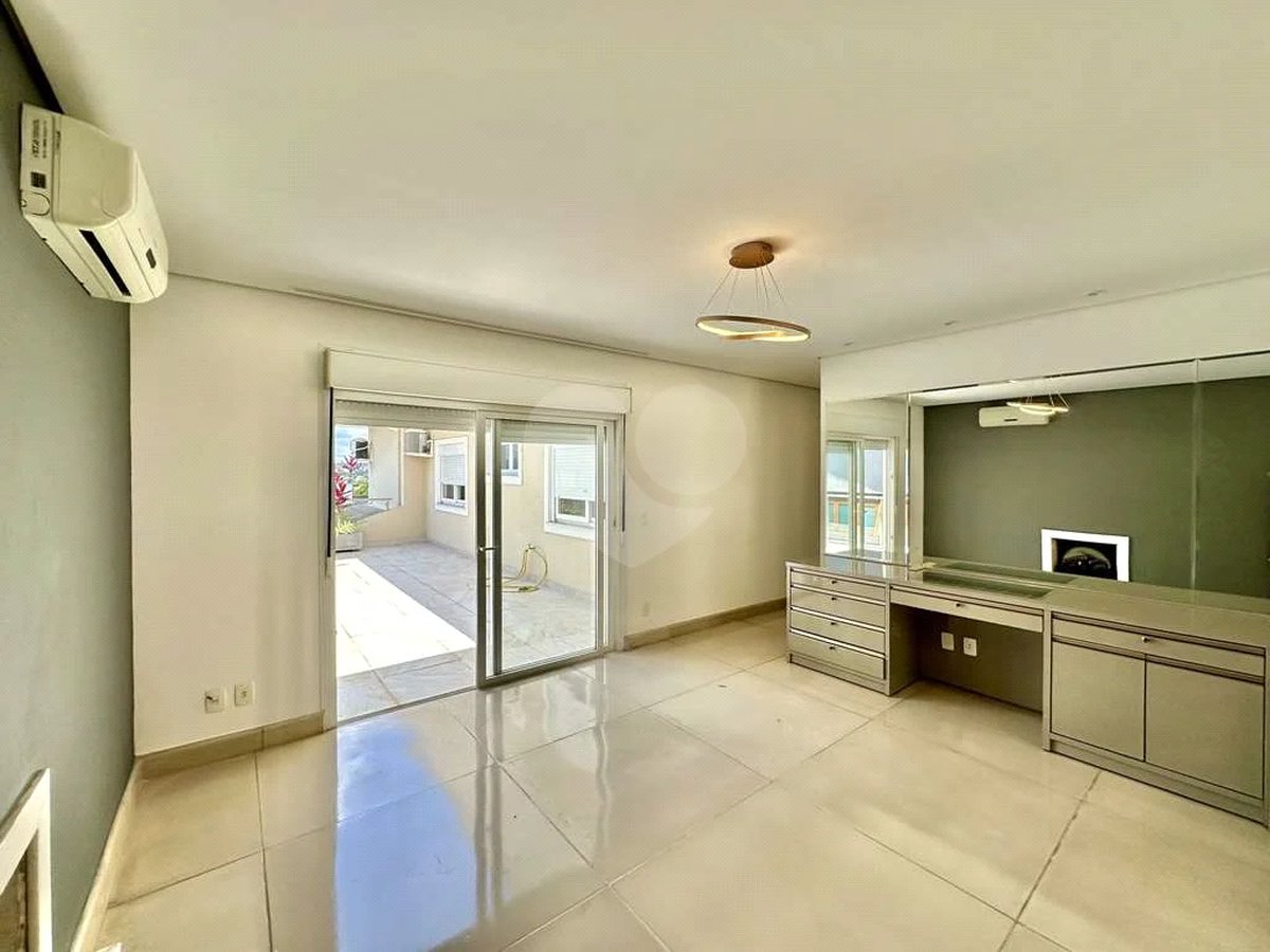 Casa em condomínio Impecável, 4 dorms / 2 suítes, varanda gourmet, piscina, 3 lareiras