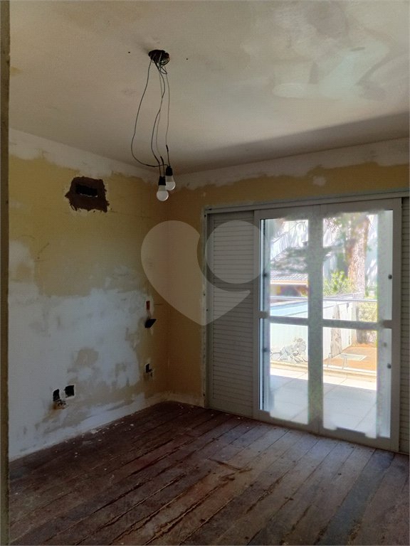 Casa à venda com 3 suítes no condomínio Residencial Jd. Floresta, São Paulo - SP