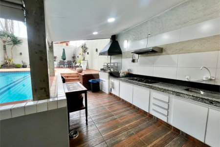 Casa à venda com 4 suítes em Vila Mazarino, Itapetininga, SP