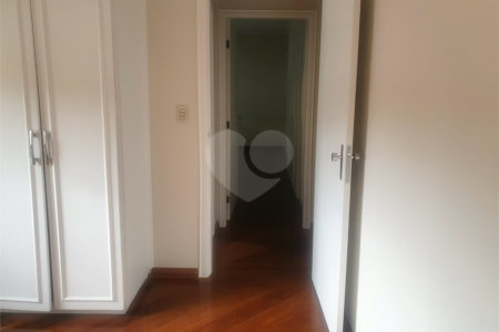 Casa à venda com 4 quartos, sendo 2 suítes,  no condomínio Lake Louise, São Paulo - SP
