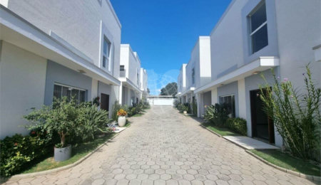 Casa à venda com 3 quartos, sendo 1 suíte, no condomínio Caruatinga, Atibaia - SP