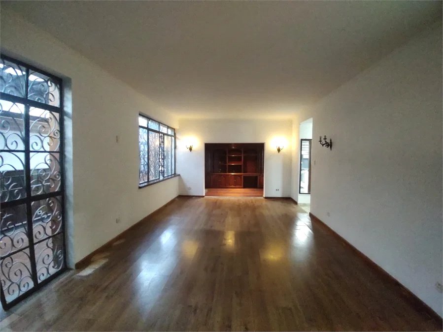 Sobrado à venda com 5 quartos, sendo 3 suítes, em Cidade Monções, São Paulo, SP