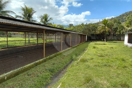 Terreno à venda com 3 suítes em Bazílio, Rio Bonito, RJ