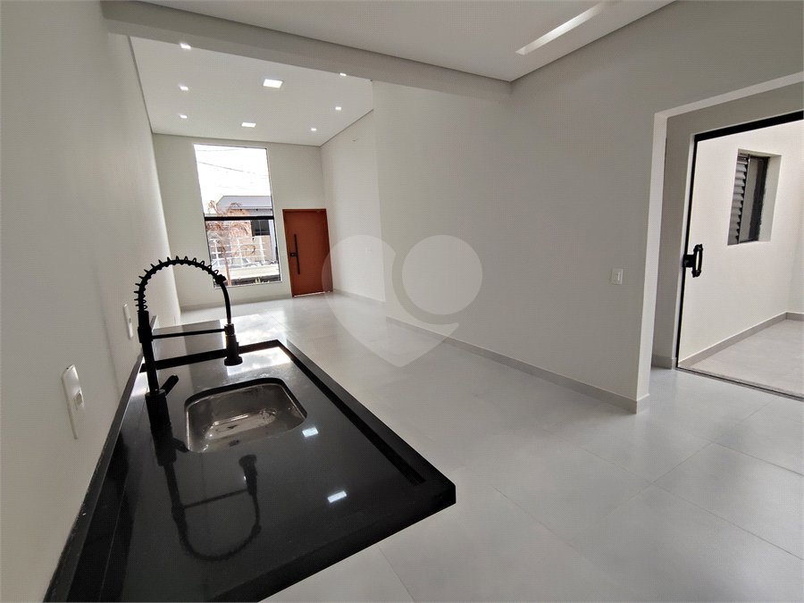 Casa à venda com 3 quartos, sendo 1 suíte, no condomínio Lago dos Ipês, Itapetininga - SP