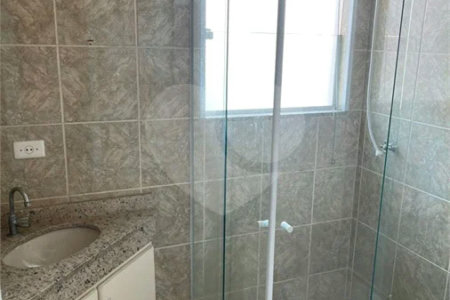 Sobrado com 4 dormitórios, 2 suítes, closet, varandas, escritório, jardim de inverno, espaço gourmet com churrasqueira e fogão a lenha e 3 vagas.