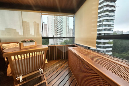 Apartamento à venda com 4 quartos, sendo 3 suítes,  em Vila Andrade, São Paulo, SP