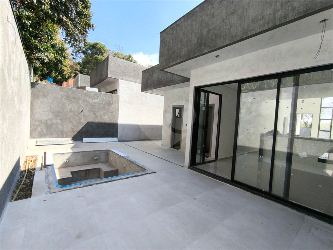 Casa à venda com 3 quartos, sendo 1 suíte, no condomínio Villagio Brasil, Atibaia - SP