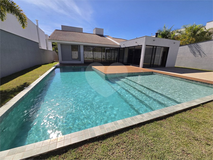 Casa à venda com 5 suítes no condomínio Fazenda Imperial, Sorocaba - SP
